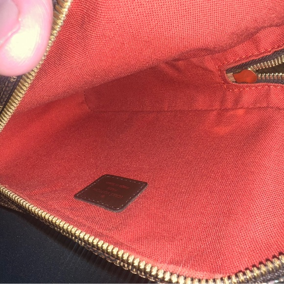 Louis Vuitton authentic cross body bag - Picture 8 of 8